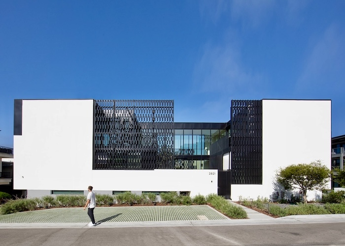 Display Image for Course: Modern Appeal, Lasting Protection: Metal Siding for High-End Residential Design